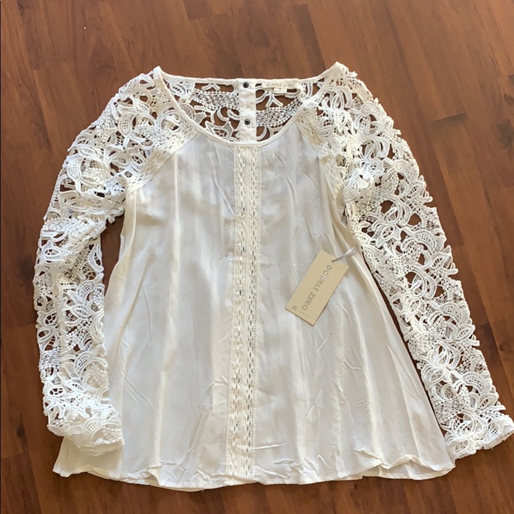 Lease sleeved blouse